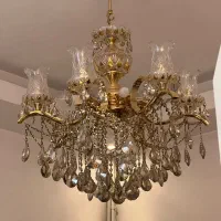 لوستر و کنار سالن