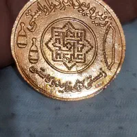 دوعدد مدال یکی مال زورخانه است یکی جمهوری فروشی