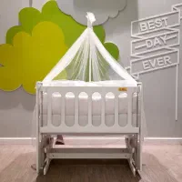 گهواره کنار تخت مادر