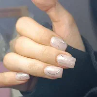 خدمات کاشت ناخن تخفیف ویژه