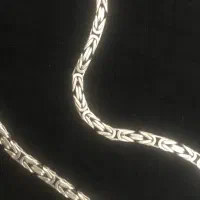 زنجیر نقره|جواهرات|شاهین‌شهر, نظامی|دیوار