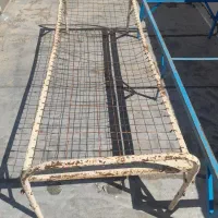 تخت آهنی باغی
