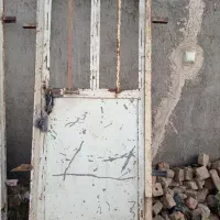 درب آهنی سالم و در حد نو بدون پوسیدگی