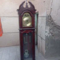 ساعت سلطنتی ایستاده