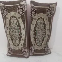یک جفت پشتی مناسب باغ