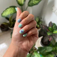 دستیار ناخن‌کار هستم