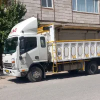 کامیونت حمل بار