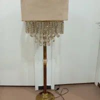 آباژور ایستاده