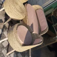 میز صندلی و پاف حصیری .آباژور لوستر حصیری