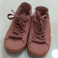 ۲ جفت کفش کتانی زنانه|کیف، کفش، کمربند|اندیشه, اندیشه فاز ۱|دیوار