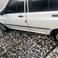 در پراید بی رنگ