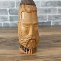 عصا چوبی و مجسمه