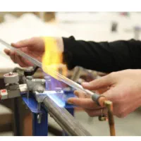 نئون شیشه ای به رنگ قرمز فروشگاه