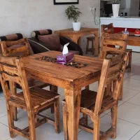 درود بر شما  تعدادی میز و صندلی  چوب روس