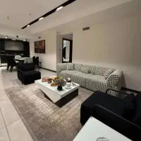 کارگر برای نقاشی ساختمان