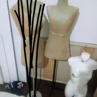 یک عدد مانکن سوزن دوز  پایه دار محکم