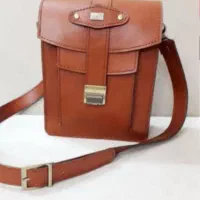 کیف های چرم طبیعی به صورت دست دوز