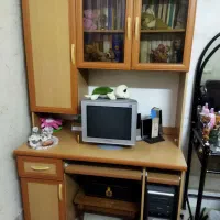 کتابخونه و میز کامپیوتر و کمد