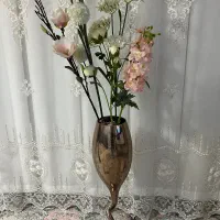 گلدان کنار سالنی