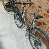 دوچرخه|دوچرخه، اسکیت، اسکوتر|میانه, |دیوار