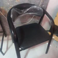 ۶ عدد صندلی انتظار ویک عدد صندلی اصلاح