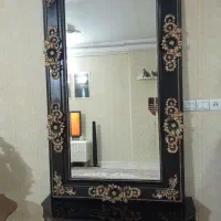 ساعت و اینه ایستاده
