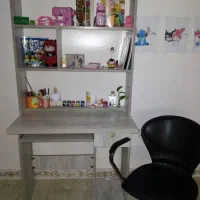 میز تحریر کامپیوتر و صندلی