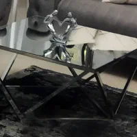 میز فلزی و فانوس فلزی