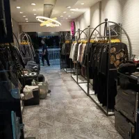 فروشنده خانوم  پوشاک عمده