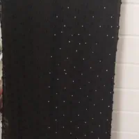 شال وروسری هردو به قیمت سیصد هزار به فروش میرسد