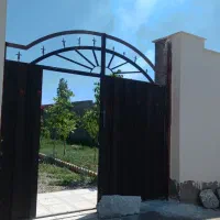باغچه-چهاردیواری