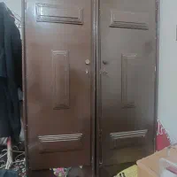 کمد لباس و تلوزیون