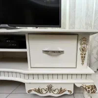 میز تلویزیون سالم سالم|میز تلویزیون|اندیشه, اندیشه فاز ۱|دیوار