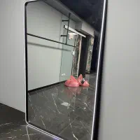 آینه ایستاده نئون دار