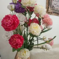 گلدان پایه دار با گل