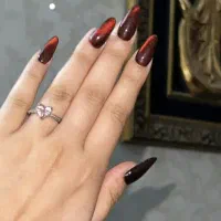 خدمات کاشت ناخن همراه با هدیه