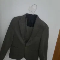 کت و شلوار بچگانه ب سن ۱۰ ساله می خوره