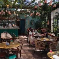 طراحی دکور کافی شاپ و رستوران، ساخت روف گاردن