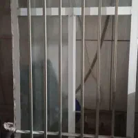 پنجره یک در یک و نیم سالم و محکم و سنگین