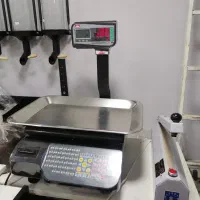 یه تعداد قفسه حبوبات با سیلو. ترازو به فروش میرسد|فروشگاه و مغازه|رشت, حمیدیان|دیوار