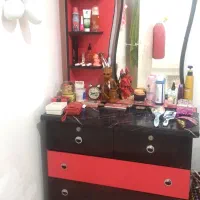میز آرایش مشکی قرمز