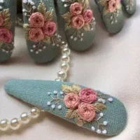 گیره های گلدوزی شده