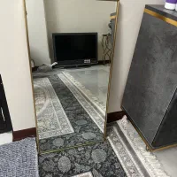 آیینه با قاب طلایی