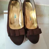 یک جفت کفش زنانه