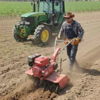 تیلر زنی و سمپاشی حرفه‌ای باغ با قیمت منصفانه