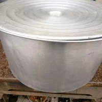 دیگ بزرگ روی