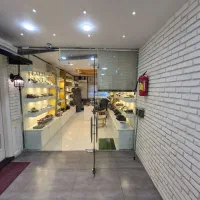 مغازه-باغ-سپه-سالار-ویترین-سرا