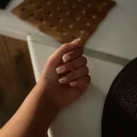 خدمات‌کاشت‌ناخن‌و‌پدیکور