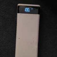 پاوربانک ۲۰۰۰۰ فست شارژ سه خروجی با چراق قوه