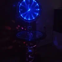 آباژور و ساعت و میز تلفن